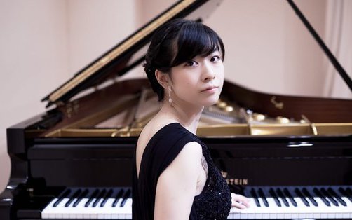 Nữ nghệ sĩ piano Nhật Bản nổi tiếng thế giới với bữa ăn chưa đầy 1 nghìn đồng