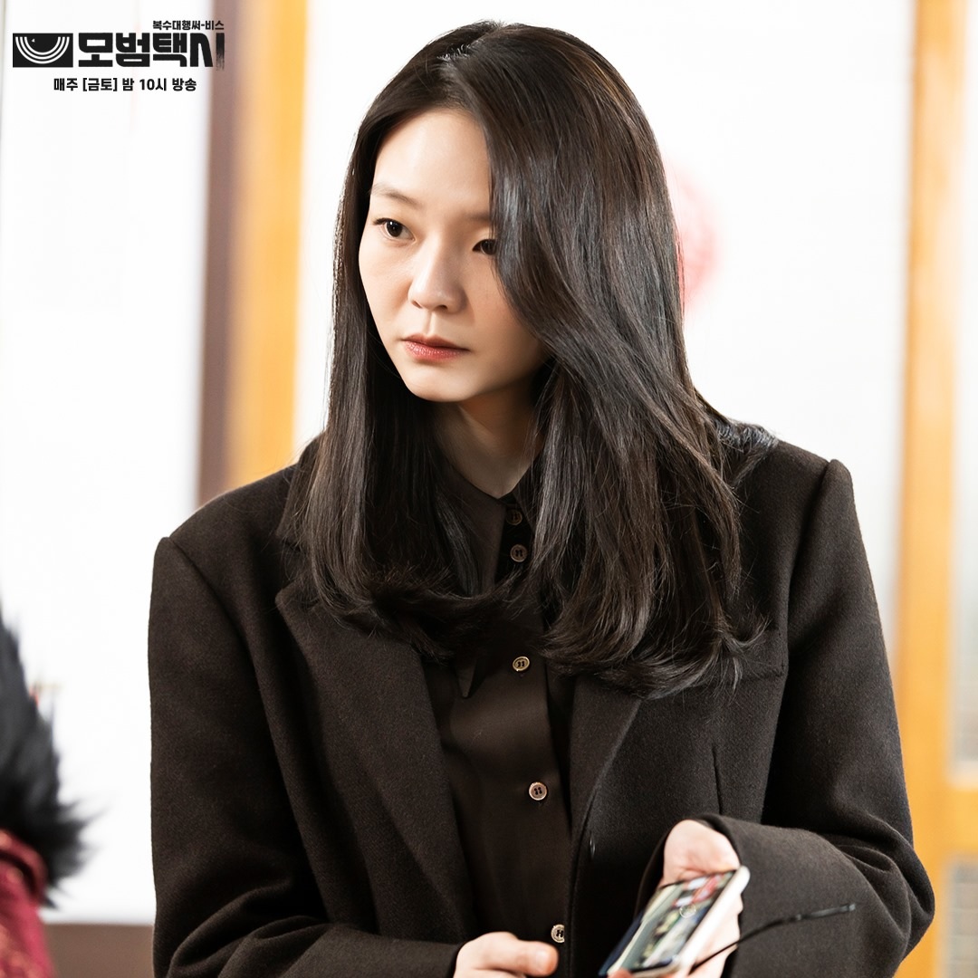 Jeon Do Yeon 'lột xác', đóng vai sát thủ huyền thoại trong phim mới - Ảnh 4.