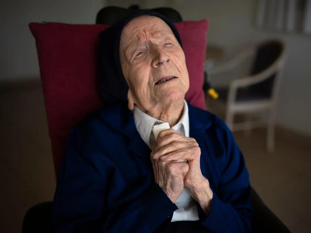 Bí quyết trường sinh: Sốc với nghi án thế mạng, trinh nữ tuổi 108… - Ảnh 10.