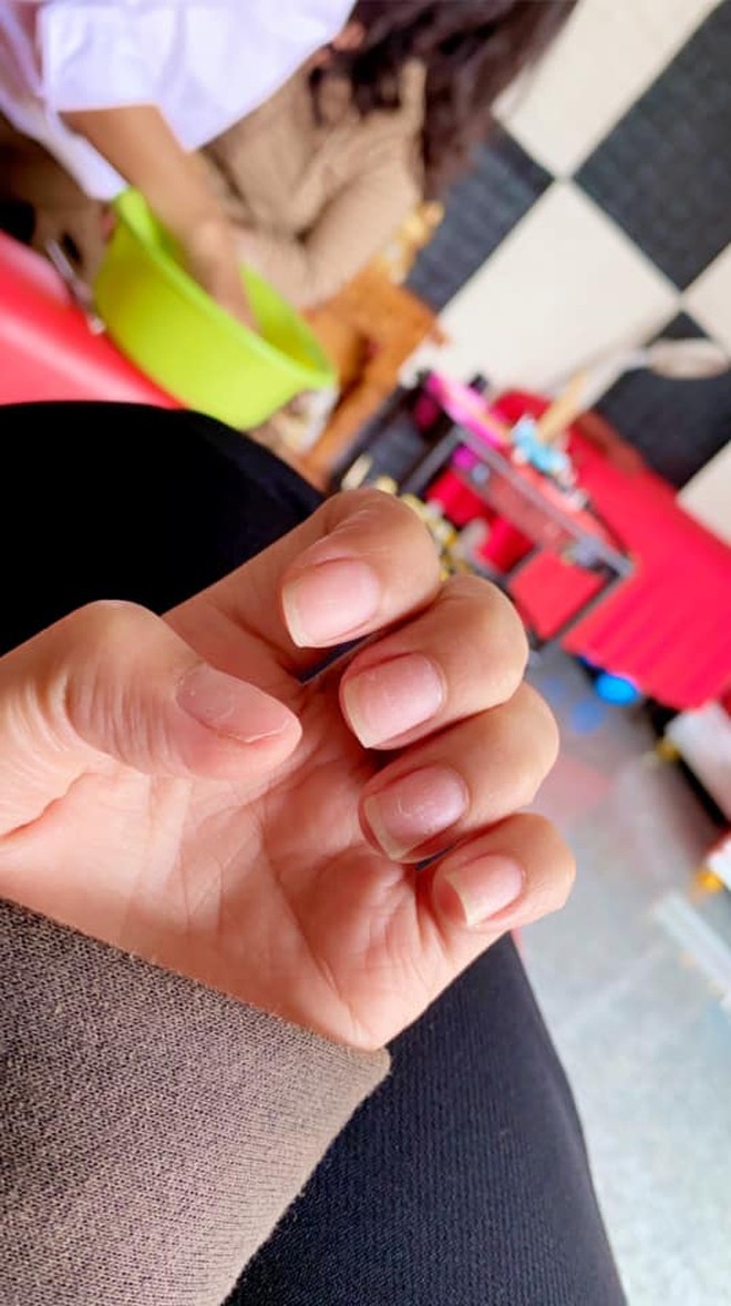 Sự thật kinh hoàng dưới những bộ nail xinh lung linh của hội chị em - Ảnh 7.