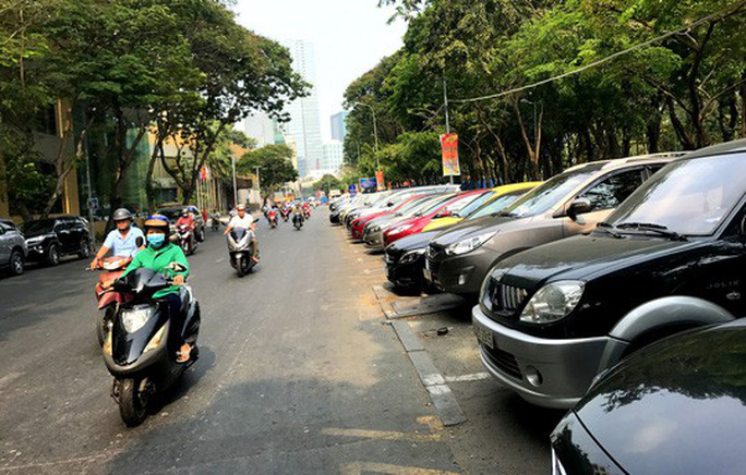 7 trường hợp sử dụng tạm 1 phần lòng đường, vỉa hè ở TP HCM phải đóng phí - Ảnh 1. 7 trường hợp sử dụng tạm 1 phần lòng đường, vỉa hè ở TP HCM phải đóng phí - Ảnh 1.