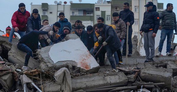 Động đất ở Thổ Nhĩ Kỳ: Số người tử vong lên đến 4.300, khi cứu hộ đến vùng nông thôn thì có thể đã quá muộn