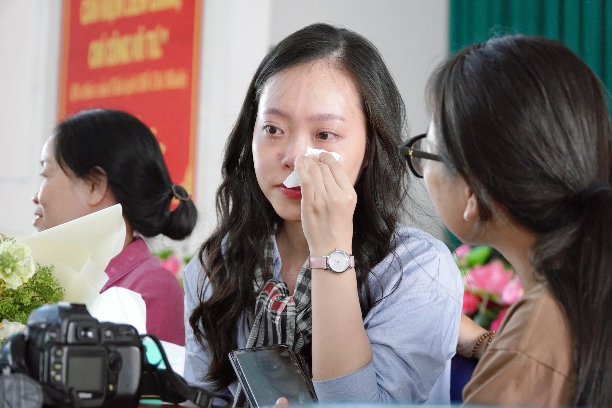 Nữ cử nhân duy nhất của quận 8 trúng tuyển nghĩa vụ quân sự: "Đó là ước mơ của em và người bố đã mất" - Ảnh 3. Nữ cử nhân duy nhất của quận 8 trúng tuyển nghĩa vụ quân sự: "Đó là ước mơ của em và người bố đã mất" - Ảnh 3.