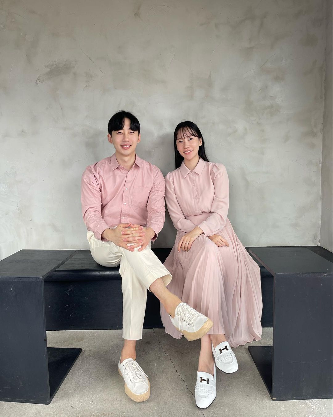 Cặp đôi Hàn gợi ý style lên đồ đi chơi Valentine đơn giản và tôn dáng - Ảnh 2.