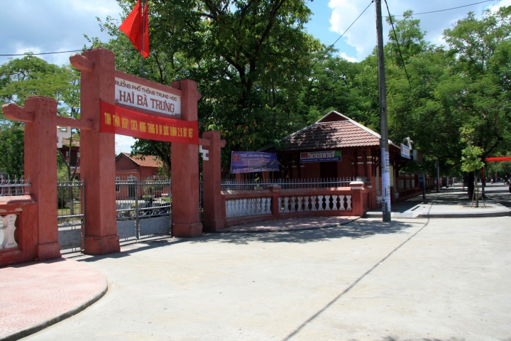 Tạm thu hồi quyết định kỷ luật c&ocirc; gi&aacute;o bị đồng nghiệp 'cưỡng chế' khỏi lớp học - Ảnh 1.
