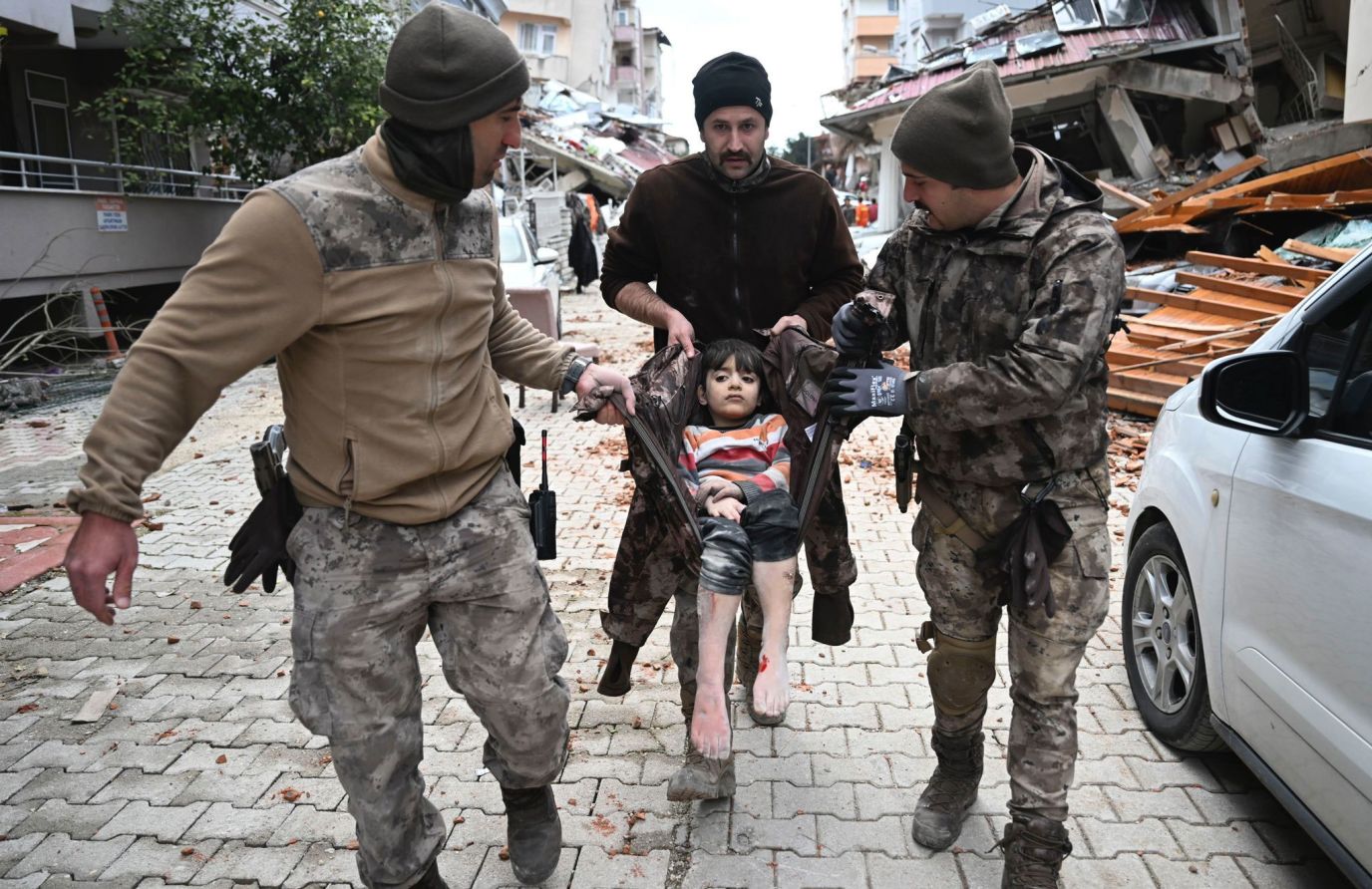 Chùm ảnh hiện trường và nỗ lực cứu hộ sau trận động đất ở Thổ Nhĩ Kỳ và Syria - Ảnh 19.