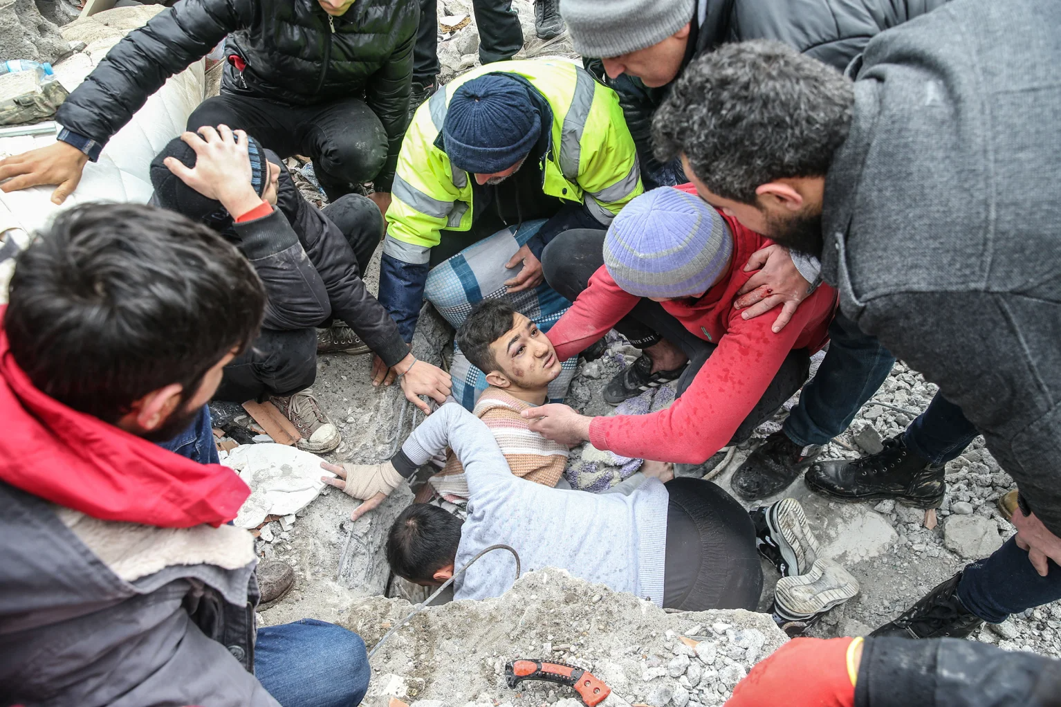 Chùm ảnh hiện trường và nỗ lực cứu hộ sau trận động đất ở Thổ Nhĩ Kỳ và Syria - Ảnh 3.