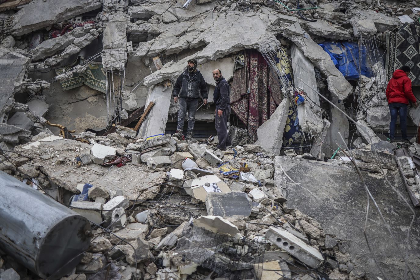 Chùm ảnh hiện trường và nỗ lực cứu hộ sau trận động đất ở Thổ Nhĩ Kỳ và Syria - Ảnh 38.