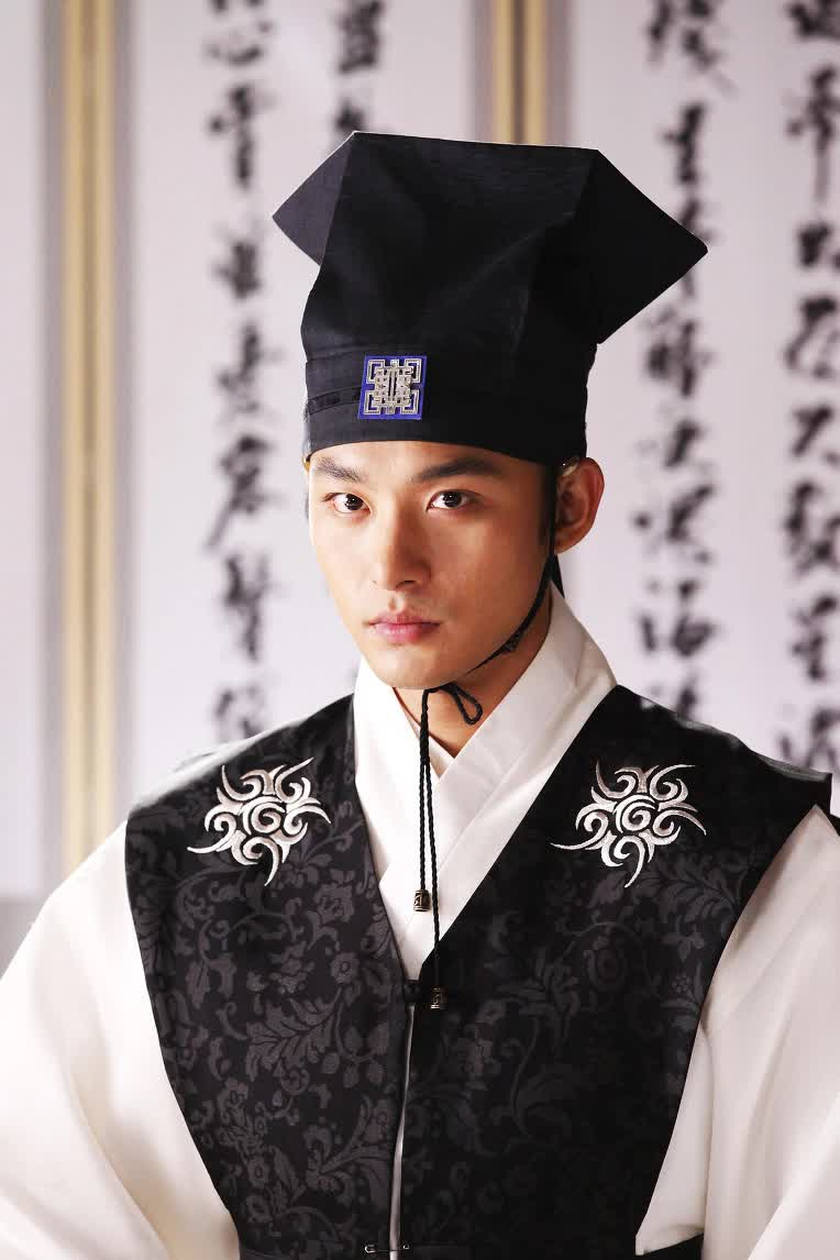 Dàn sao 'Chuyện tình ở Sungkyunkwan' sau 13 năm: Từ chính tới phụ đều dính bê bối chấn động, một người mãi ra đi ở tuổi 34 - Ảnh 11. Dàn sao 'Chuyện tình ở Sungkyunkwan' sau 13 năm: Từ chính tới phụ đều dính bê bối chấn động, một người mãi ra đi ở tuổi 34 - Ảnh 11.