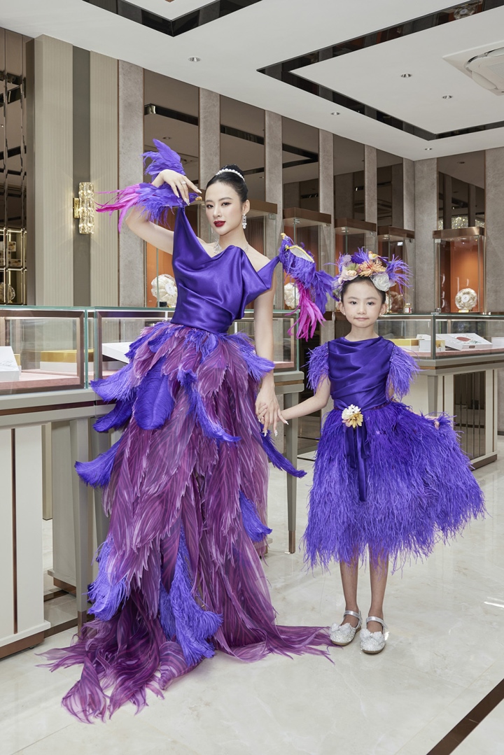 Angela Phương Trinh được con g&aacute;i nu&ocirc;i tổ chức sinh nhật bất ngờ - Ảnh 4.