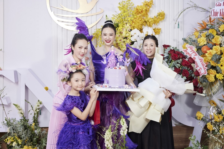 Angela Phương Trinh được con g&aacute;i nu&ocirc;i tổ chức sinh nhật bất ngờ - Ảnh 5.