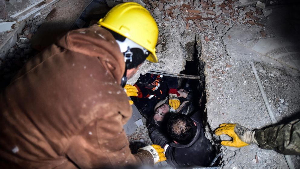 Chạy đua với thời gian cứu nạn nhân động đất Thổ Nhĩ Kỳ-Syria, con người có thể sống sót bao lâu khi mắc kẹt dưới đống đổ nát? - Ảnh 3.