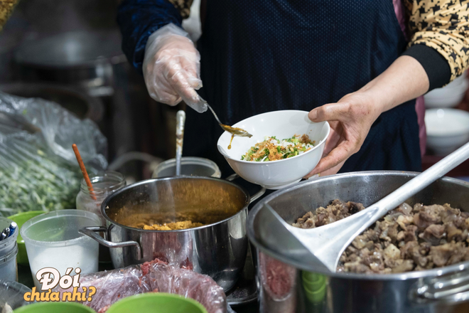 Đi ăn khuya ở khu chợ đầu mối nức tiếng quận Ba Đình: Có cả loạt món ngon bán tới tận nửa đêm - Ảnh 3.