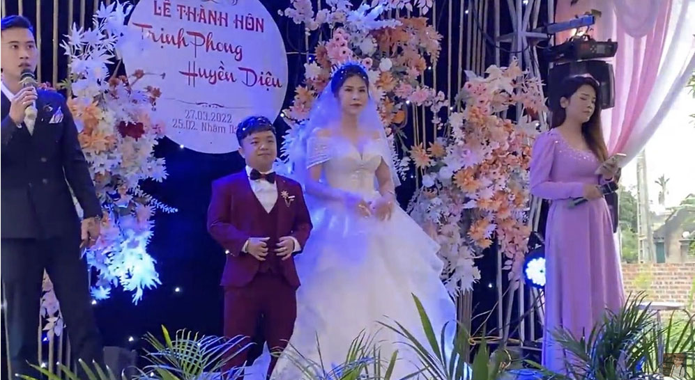 Cuộc sống hiện tại của người đàn ông cao 1m37 lấy vợ 1m62: Đã có con gái đầu lòng, khen vợ hết lời - Ảnh 2. Cuộc sống hiện tại của người đàn ông cao 1m37 lấy vợ 1m62: Đã có con gái đầu lòng, khen vợ hết lời - Ảnh 2.