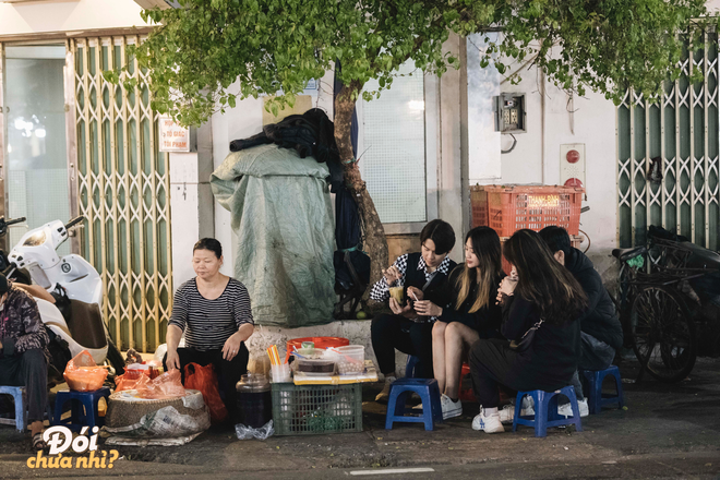 Đi ăn khuya ở khu chợ đầu mối nức tiếng quận Ba Đình: Có cả loạt món ngon bán tới tận nửa đêm - Ảnh 10.