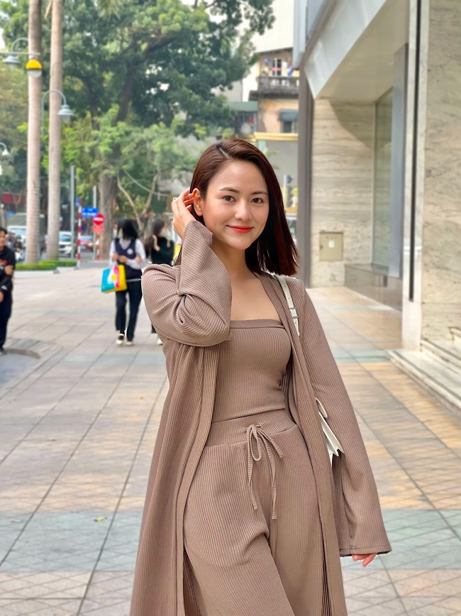 Style của nữ phụ trà xanh (Dưới Bóng Cây Hạnh Phúc): Điệu đẹp điên lên, ngắm xong không copy thì quá phí - Ảnh 1. Style của nữ phụ trà xanh (Dưới Bóng Cây Hạnh Phúc): Điệu đẹp điên lên, ngắm xong không copy thì quá phí - Ảnh 1.