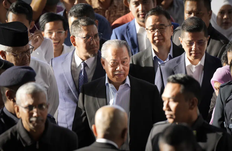 Cựu Thủ tướng Malaysia Muhyiddin bị buộc tội lạm quyền và rửa tiền - Ảnh 1.