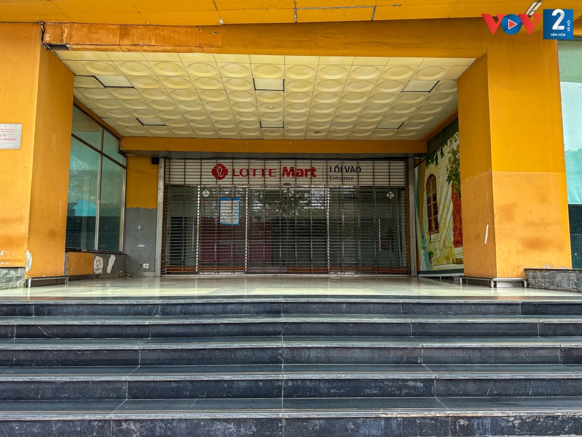 Các trung tâm thương mại nổi tiếng ở Hà Nội vắng vẻ, đìu hiu - Ảnh 17.