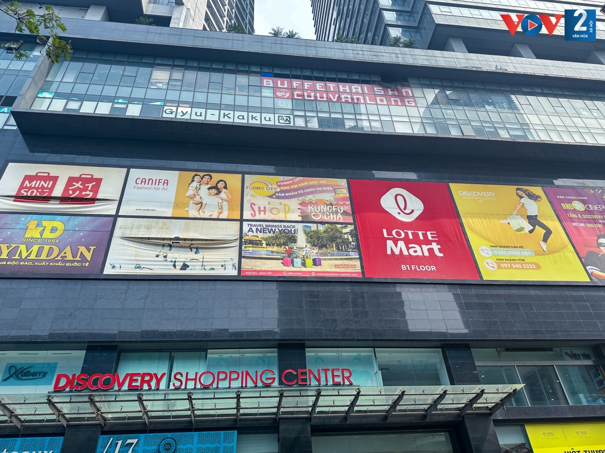Các trung tâm thương mại nổi tiếng ở Hà Nội vắng vẻ, đìu hiu - Ảnh 1.