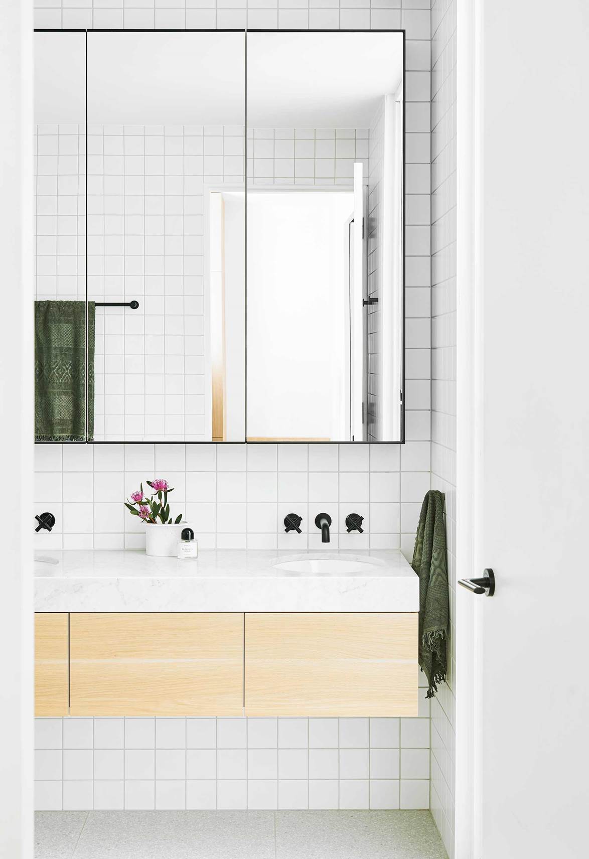 Biến nhà tắm nhỏ trở nên thu hút dễ dàng nhờ những mẹo thiết kế đỉnh cao - Ảnh 2. Biến nhà tắm nhỏ trở nên thu hút dễ dàng nhờ những mẹo thiết kế đỉnh cao - Ảnh 2.