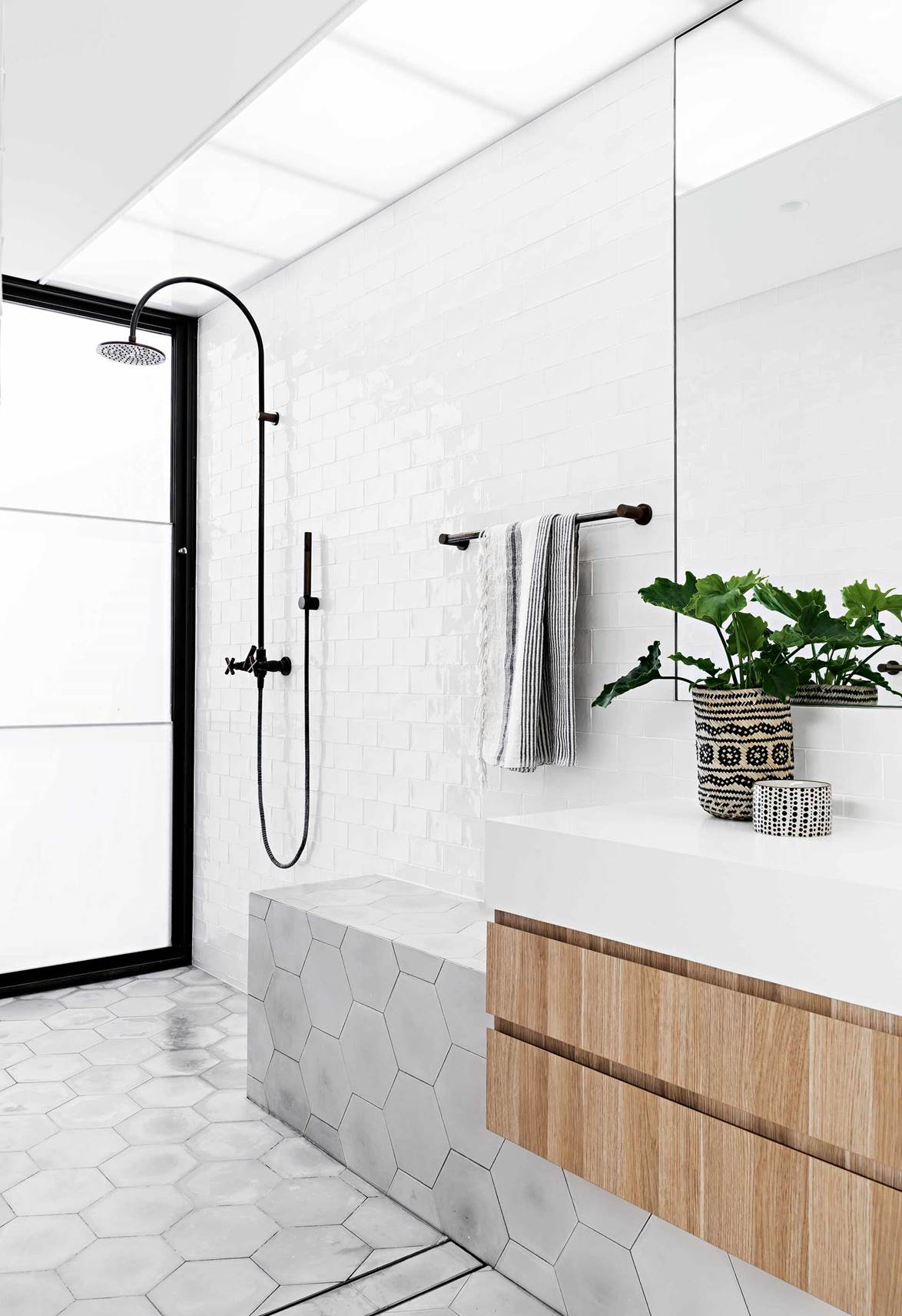 Biến nhà tắm nhỏ trở nên thu hút dễ dàng nhờ những mẹo thiết kế đỉnh cao - Ảnh 7. Biến nhà tắm nhỏ trở nên thu hút dễ dàng nhờ những mẹo thiết kế đỉnh cao - Ảnh 7.