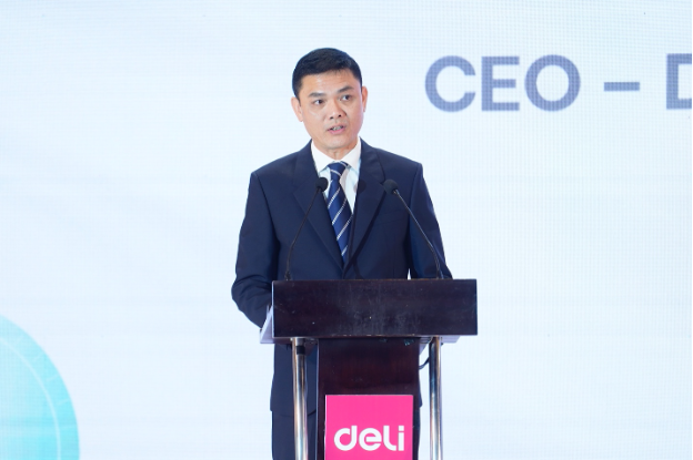 Thương hiệu văn phòng phẩm Deli công bố Đại sứ thương hiệu tại Việt Nam năm 2023 là nghệ sĩ Sơn Tùng M-TP - Ảnh 3.