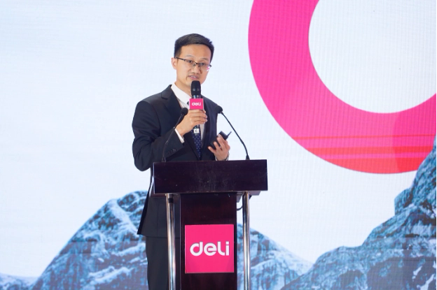 Thương hiệu văn phòng phẩm Deli công bố Đại sứ thương hiệu tại Việt Nam năm 2023 là nghệ sĩ Sơn Tùng M-TP - Ảnh 4.