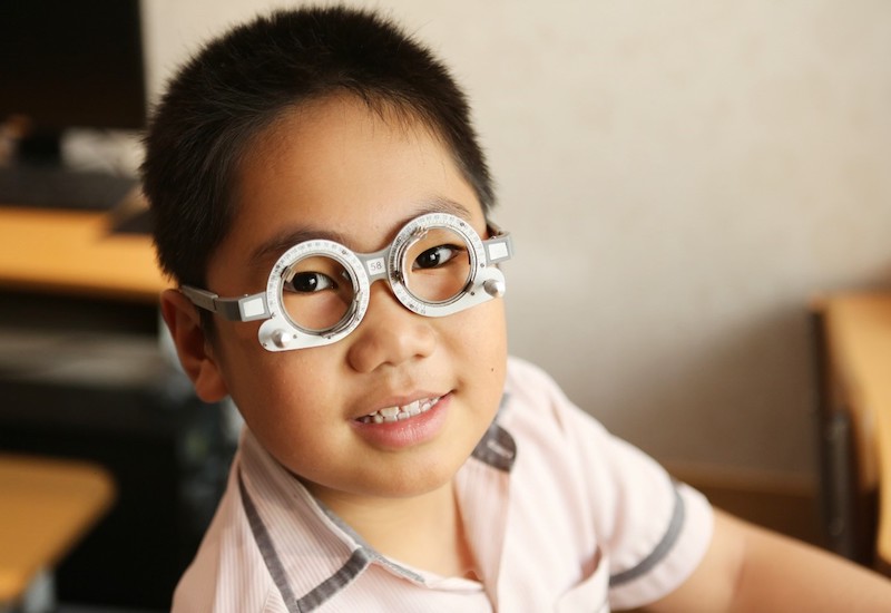 Cậu bé thường xuyên dán mắt giả làm "hải tặc", tưởng trò vui nhưng biết sự thật đằng sau ai cũng thương - Ảnh 2. Cậu bé thường xuyên dán mắt giả làm "hải tặc", tưởng trò vui nhưng biết sự thật đằng sau ai cũng thương - Ảnh 2.