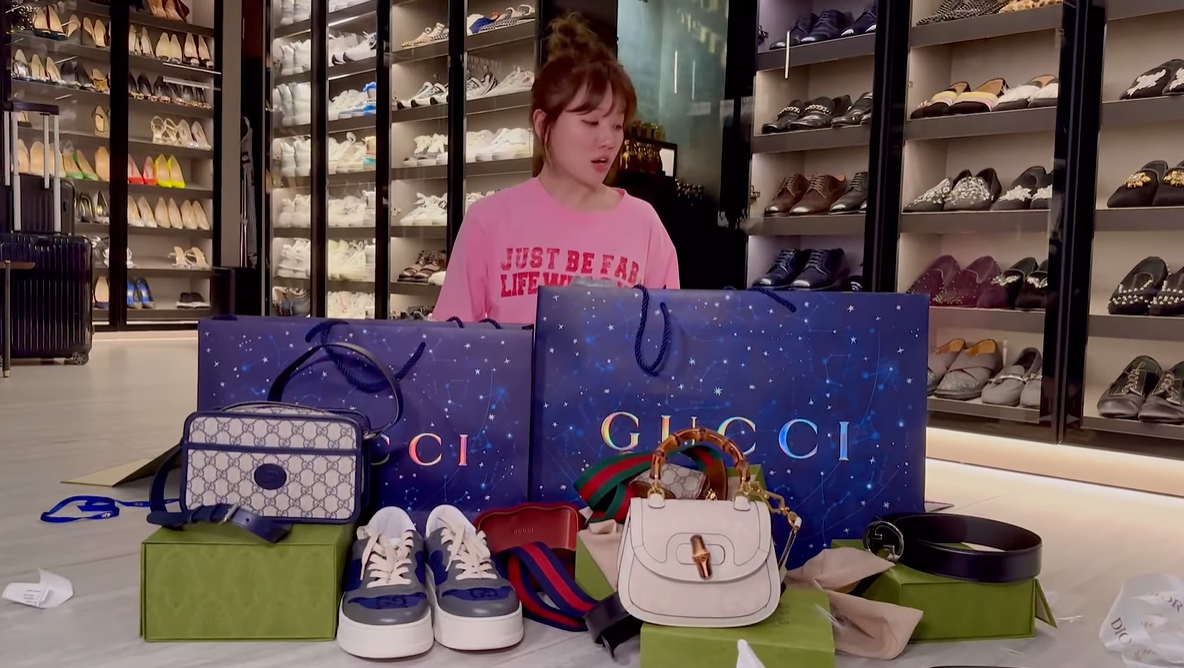 Chiều vợ như Trấn Thành: Một lần đi shopping hết vài trăm triệu, việc nhà, nấu ăn một tay "cân" hết - Ảnh 1. Chiều vợ như Trấn Thành: Một lần đi shopping hết vài trăm triệu, việc nhà, nấu ăn một tay "cân" hết - Ảnh 1.