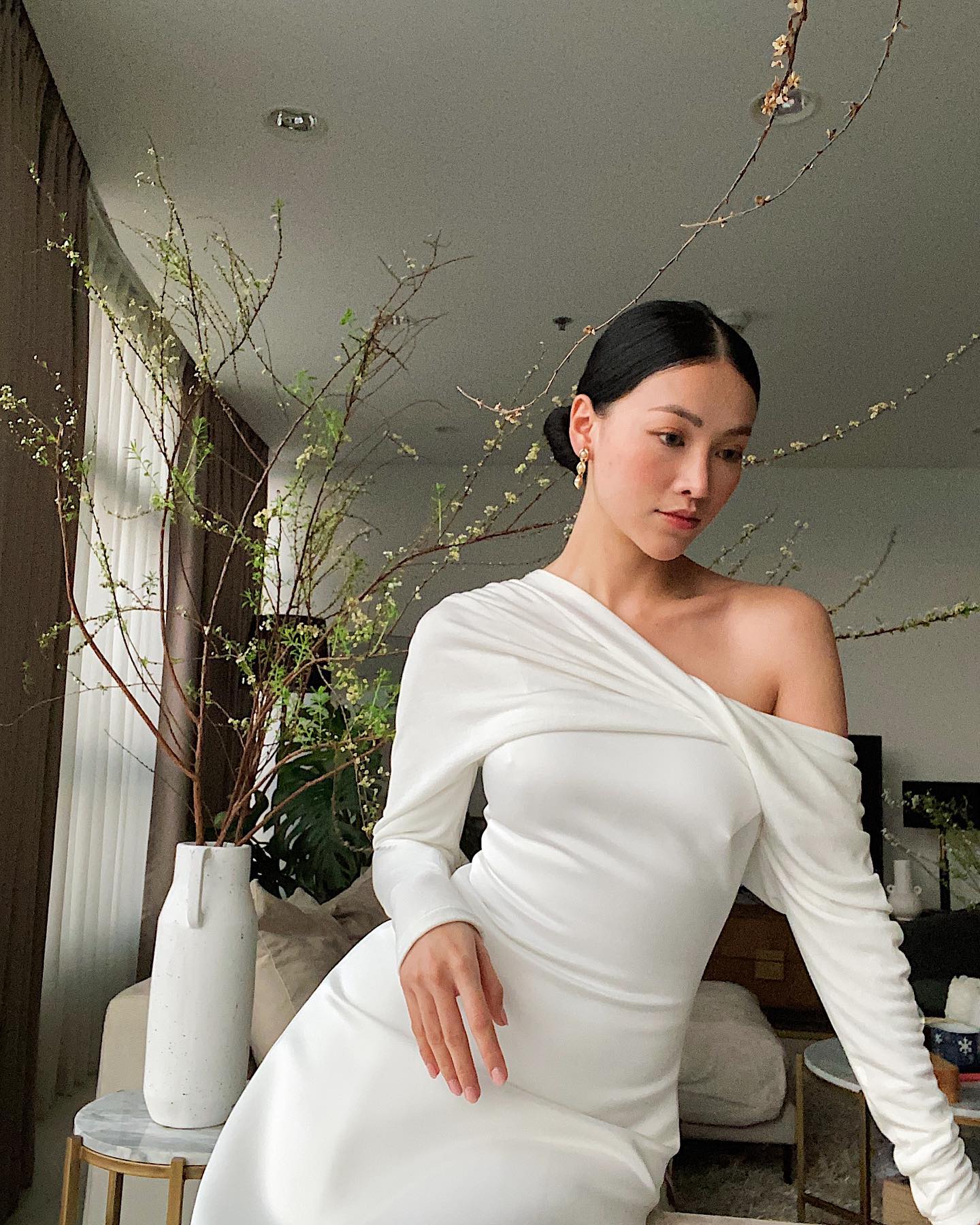 Hoa hậu Phương Khánh chuyên diện đồ trắng, nhờ &quot;biến hóa&quot; khéo mà không nhàm chán - Ảnh 10.