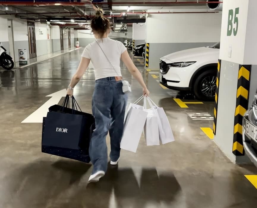 Chiều vợ như Trấn Thành: Một lần đi shopping hết vài trăm triệu, việc nhà, nấu ăn một tay "cân" hết - Ảnh 3. Chiều vợ như Trấn Thành: Một lần đi shopping hết vài trăm triệu, việc nhà, nấu ăn một tay "cân" hết - Ảnh 3.