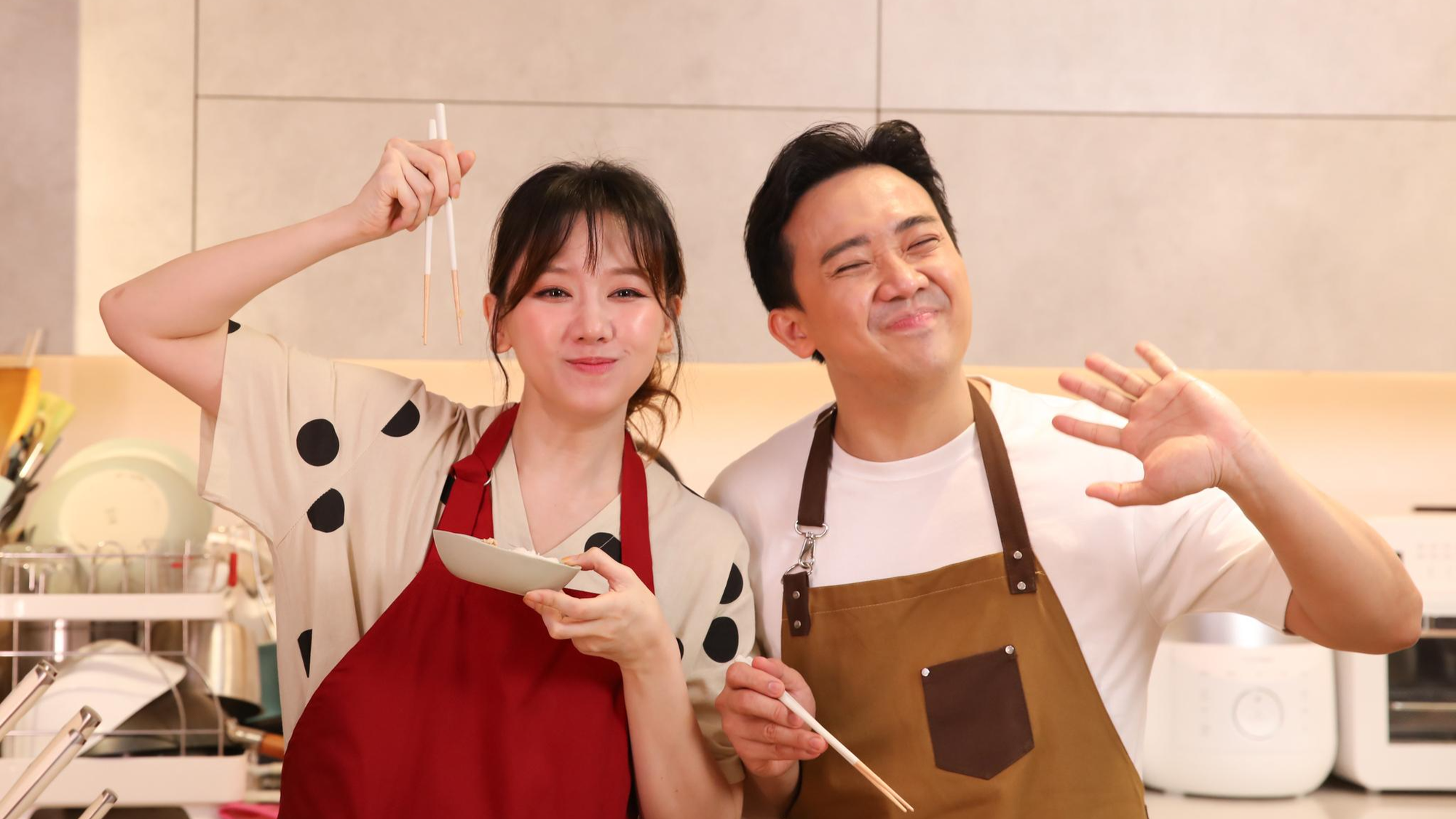 Chiều vợ như Trấn Thành: Một lần đi shopping hết vài trăm triệu, việc nhà, nấu ăn một tay "cân" hết - Ảnh 7. Chiều vợ như Trấn Thành: Một lần đi shopping hết vài trăm triệu, việc nhà, nấu ăn một tay "cân" hết - Ảnh 7.