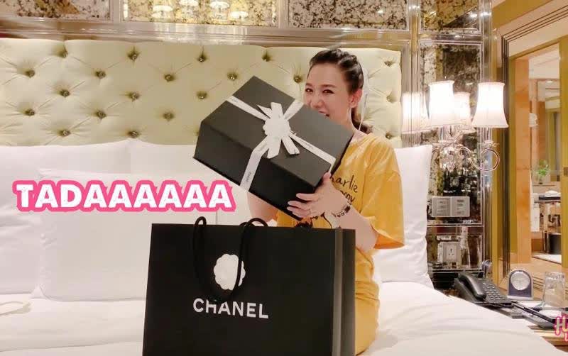 Chiều vợ như Trấn Thành: Một lần đi shopping hết vài trăm triệu, việc nhà, nấu ăn một tay "cân" hết - Ảnh 4. Chiều vợ như Trấn Thành: Một lần đi shopping hết vài trăm triệu, việc nhà, nấu ăn một tay "cân" hết - Ảnh 4.