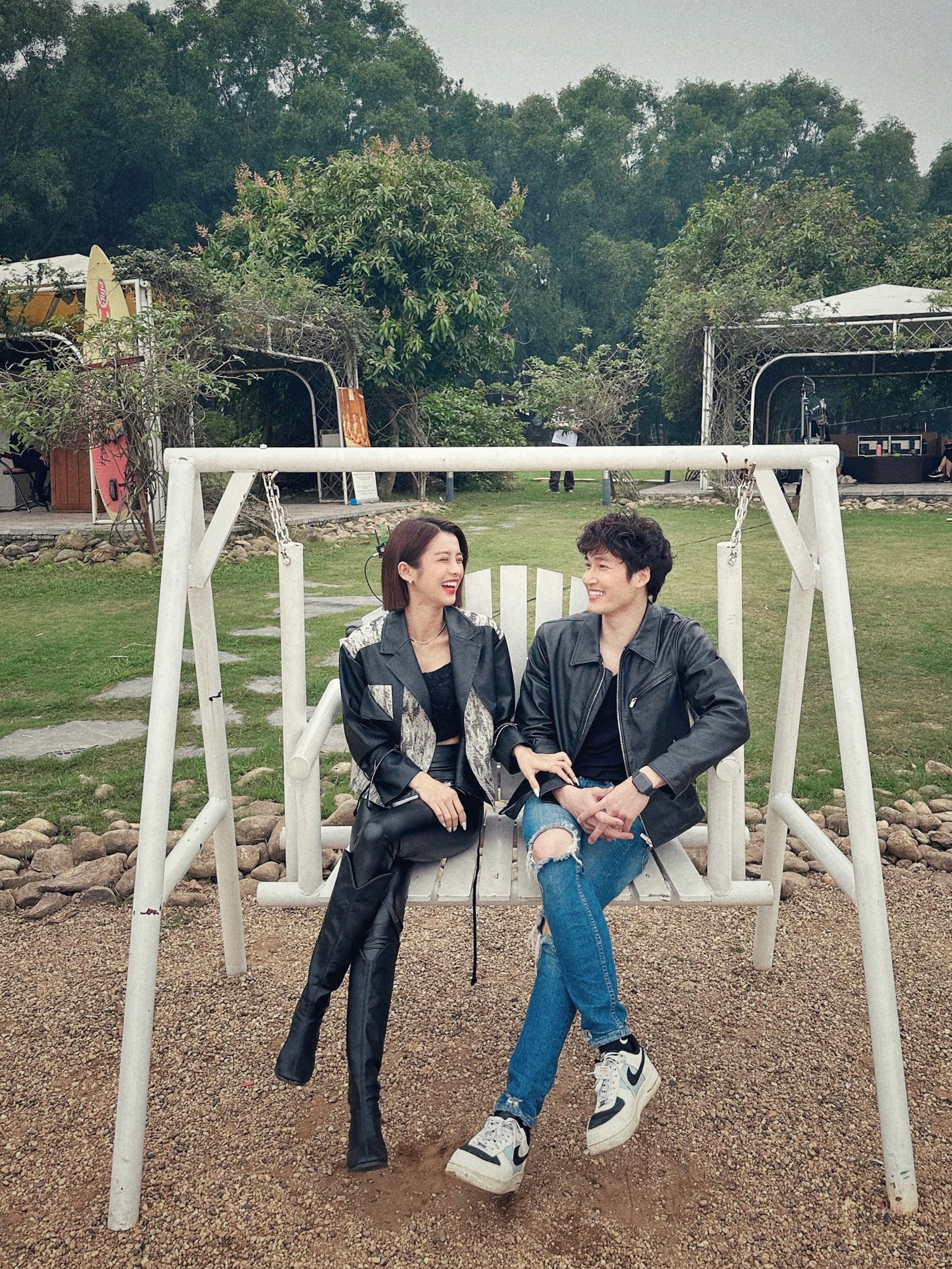 Đừng nói khi yêu: Tú - Linh thân thiết ở hậu trường, sẽ sớm nên đôi? - Ảnh 4. Đừng nói khi yêu: Tú - Linh thân thiết ở hậu trường, sẽ sớm nên đôi? - Ảnh 4.