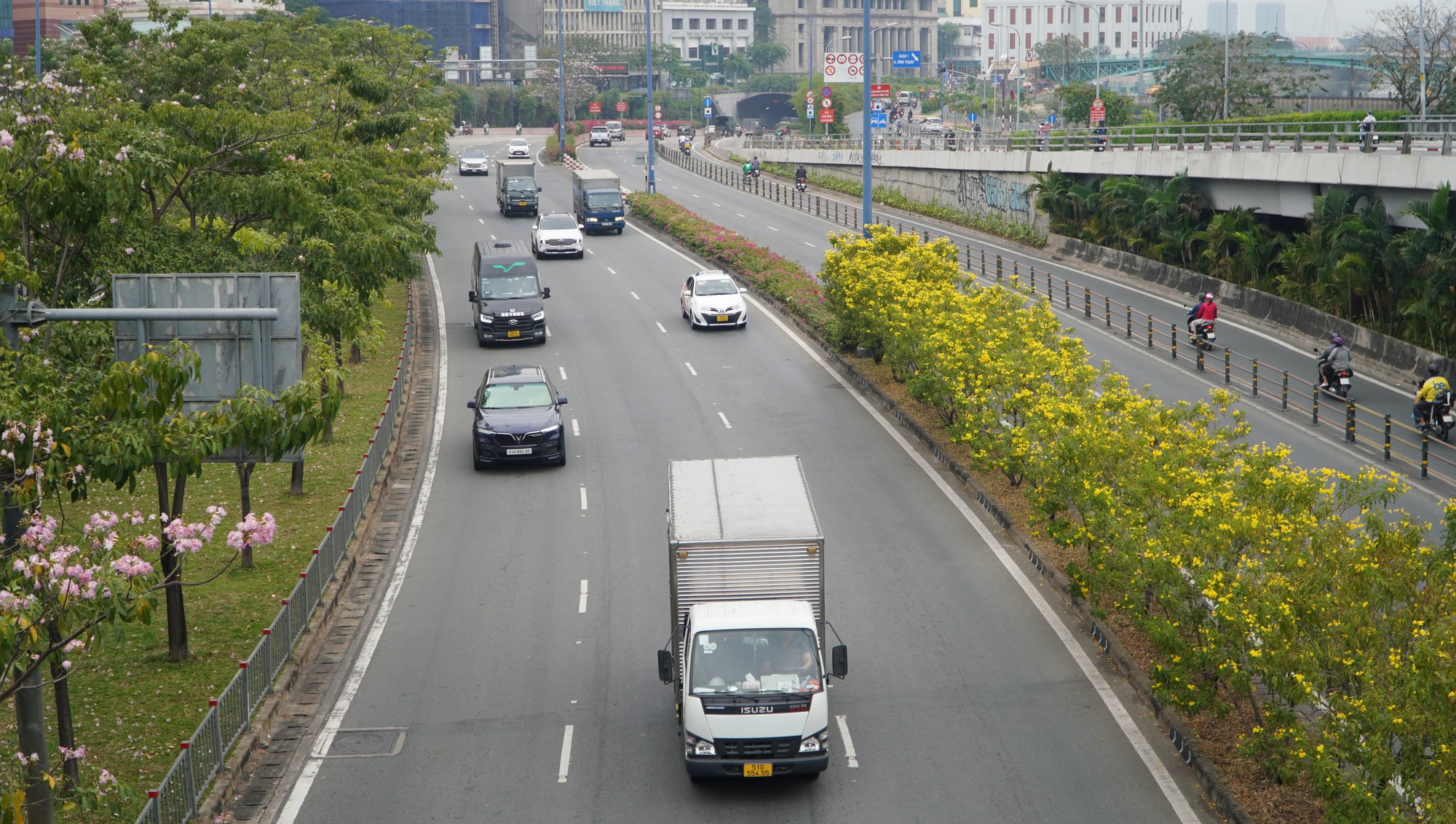 Lý do TP HCM trong ngày chênh lệch hơn 10 độ C - Ảnh 1.