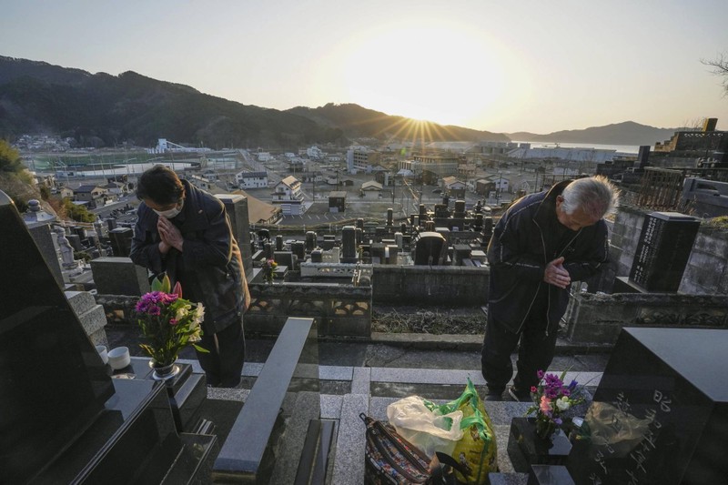 Nhật Bản tưởng niệm các nạn nhân thảm họa động đất - sóng thần năm 2011 - Ảnh 1.