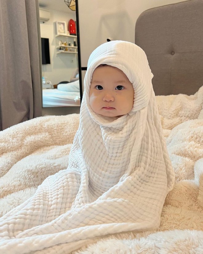 Pam - cháu gái tập đoàn may mặc là em bé Việt đầu tiên có loạt ảnh đạt 1 triệu like trên Instagram cá nhân - Ảnh 1.
