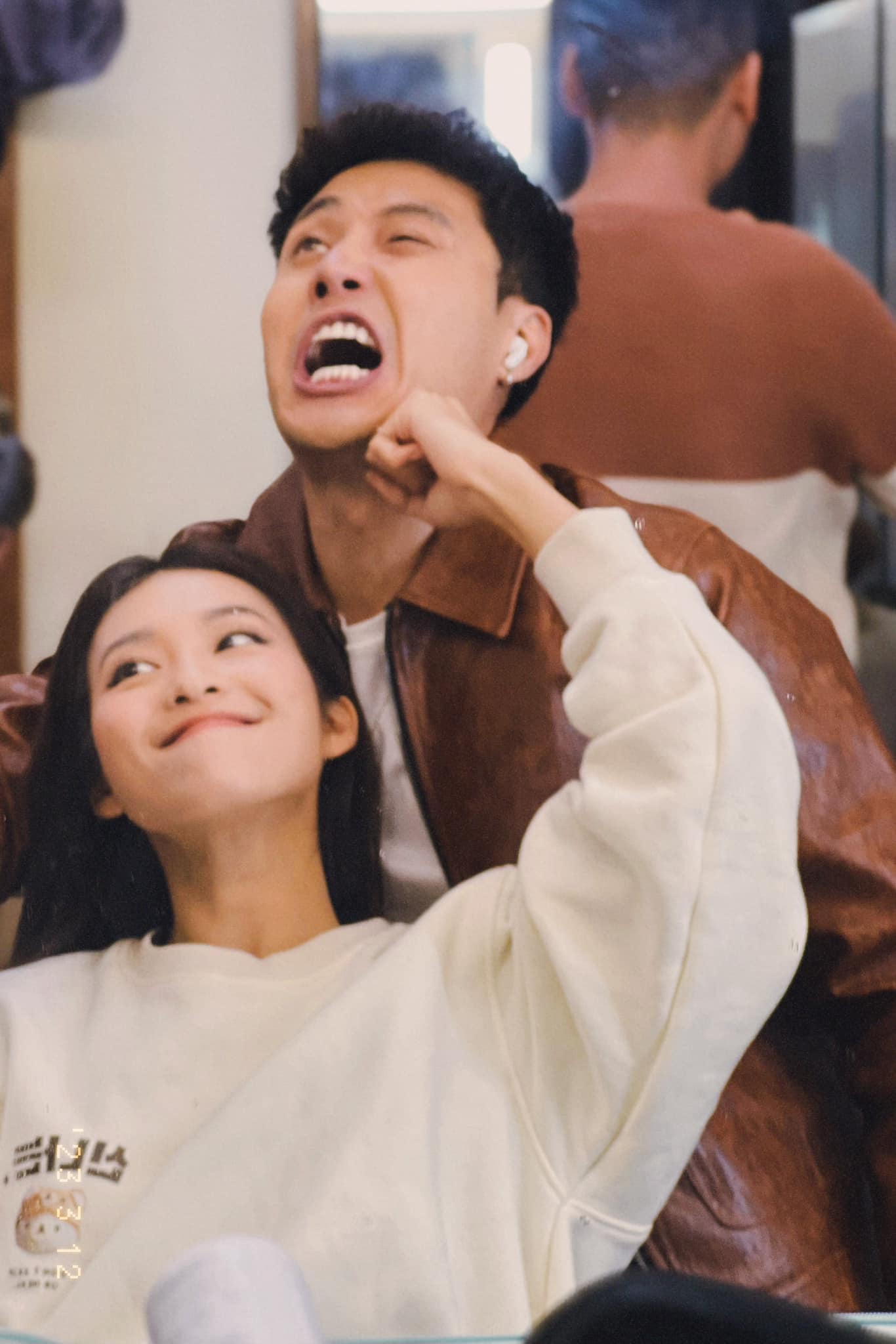 Gia đình mình vui bất thình lình: Trung ruồi hội ngộ Khả Ngân - Thanh Sơn - Ảnh 9. Gia đình mình vui bất thình lình: Trung ruồi hội ngộ Khả Ngân - Thanh Sơn - Ảnh 9.