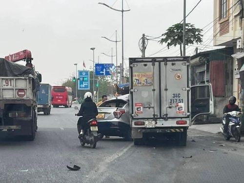 Tai nạn liên hoàn trên quốc lộ 18A khiến 7 người thương vong - Ảnh 1. Tai nạn liên hoàn trên quốc lộ 18A khiến 7 người thương vong - Ảnh 1.