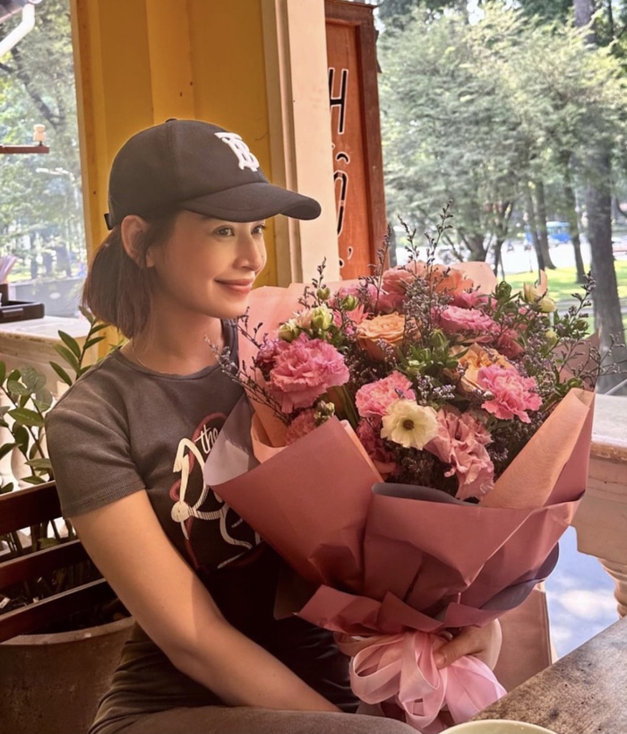 Trước thềm đám cưới, Linh Rin bất ngờ tặng hoa và nhắn nhủ điều này với bạn thân Chi Pu - Ảnh 2. Trước thềm đám cưới, Linh Rin bất ngờ tặng hoa và nhắn nhủ điều này với bạn thân Chi Pu - Ảnh 2.