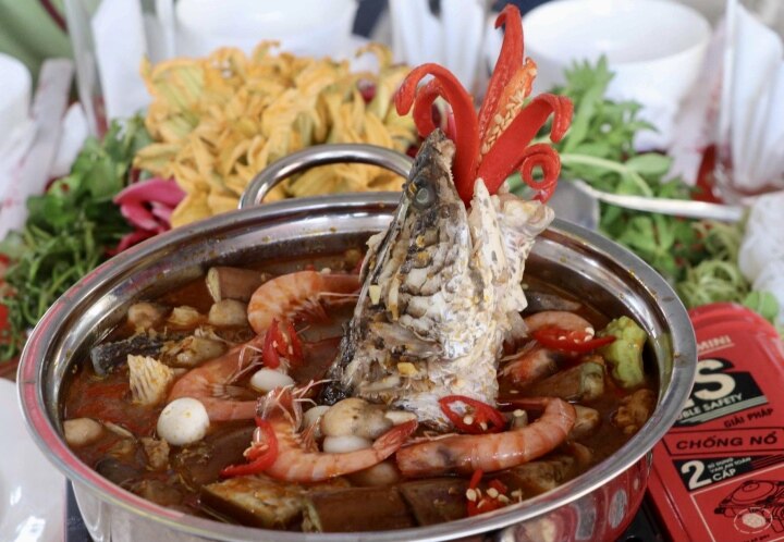 Đặc sản lẩu mắm U Minh - món ăn hấp dẫn không thể bỏ qua khi đến Cà Mau - Ảnh 1.