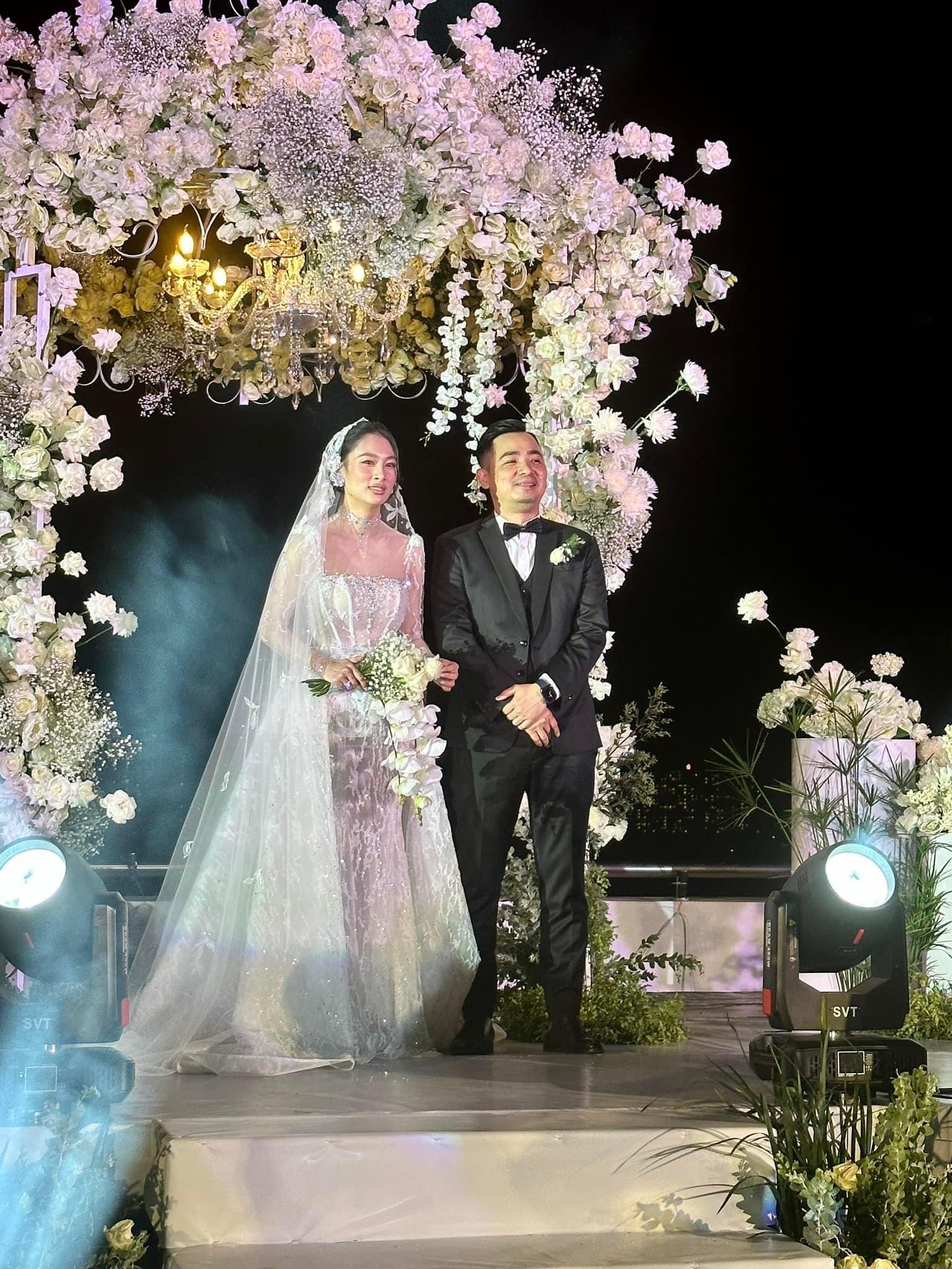 Cát Phượng, Hồng Vân cùng dàn sao đổ bộ đám cưới của đạo diễn Vbiz - Ảnh 9.
