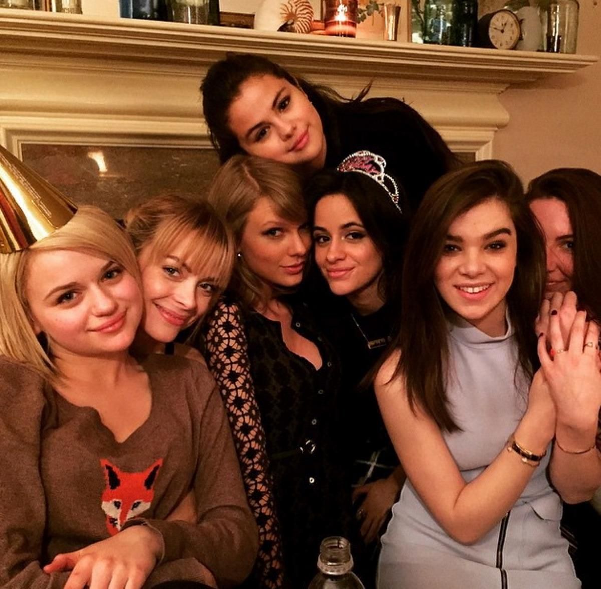 Hailey Baldwin was smitten by the superstars after the drama with Selena Gomez: Miley Cyrus and Camila Cabello have an indescribable feud!  - Picture 12.