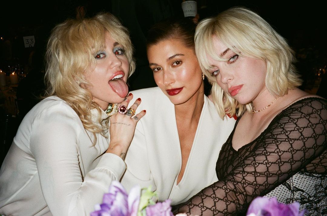 Hailey Baldwin was criticized by all the superstars after the drama with Selena Gomez: Miley Cyrus and Camila Cabello have an unspeakable feud!  - Photo 7.