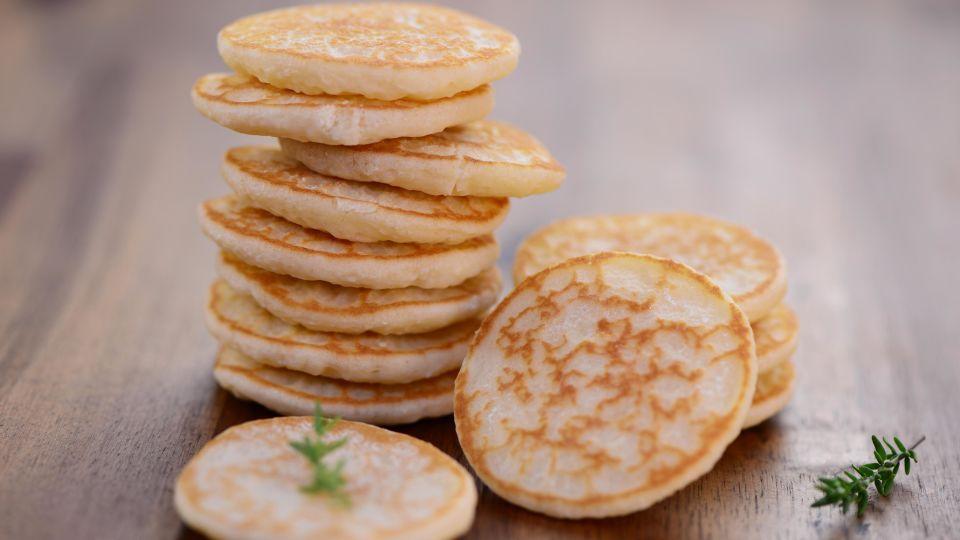 Pancake: Món bánh nhìn đơn giản nhưng có vô số biến tấu từ khắp nơi trên thế giới - Ảnh 2.