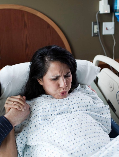 BS bệnh viện Phụ sản TW giải đáp chi tiết và phân biệt các cách giảm đau cho phụ nữ khi sinh con - Ảnh 4.