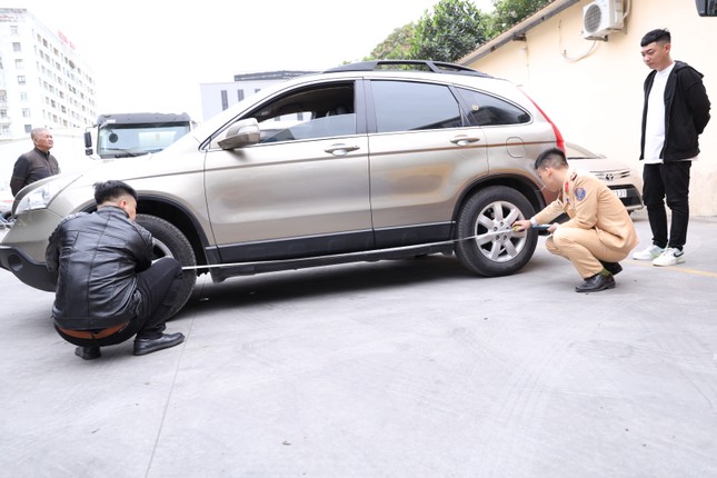Cục Đăng kiểm lên tiếng về đề xuất giãn chu kỳ kiểm định ô tô - Ảnh 1. Cục Đăng kiểm lên tiếng về đề xuất giãn chu kỳ kiểm định ô tô - Ảnh 1.
