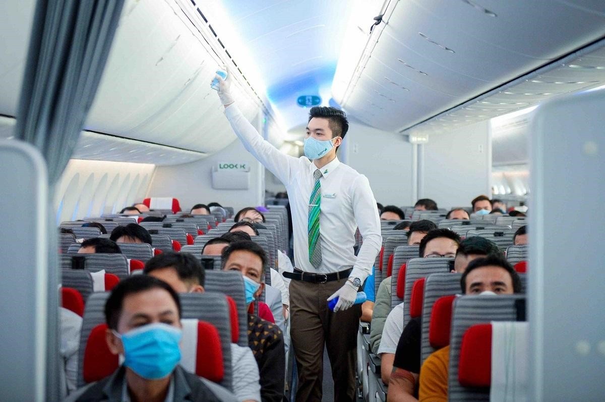Mức lương tiếp viên hàng không ở Việt Nam là bao nhiêu? - Ảnh 1. Mức lương tiếp viên hàng không ở Việt Nam là bao nhiêu? - Ảnh 1.