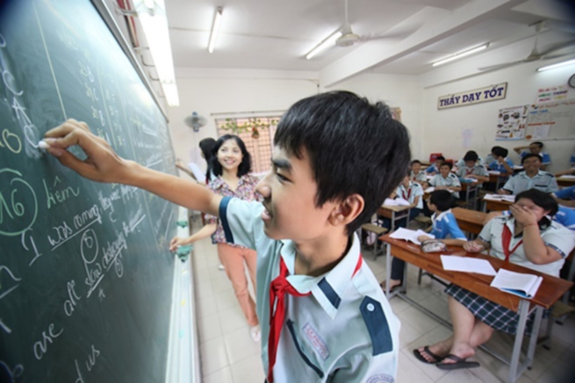 Giáo viên: 'Thà bỏ việc quyết không bỏ dạy thêm' - Ảnh 3. Giáo viên: 'Thà bỏ việc quyết không bỏ dạy thêm' - Ảnh 3.