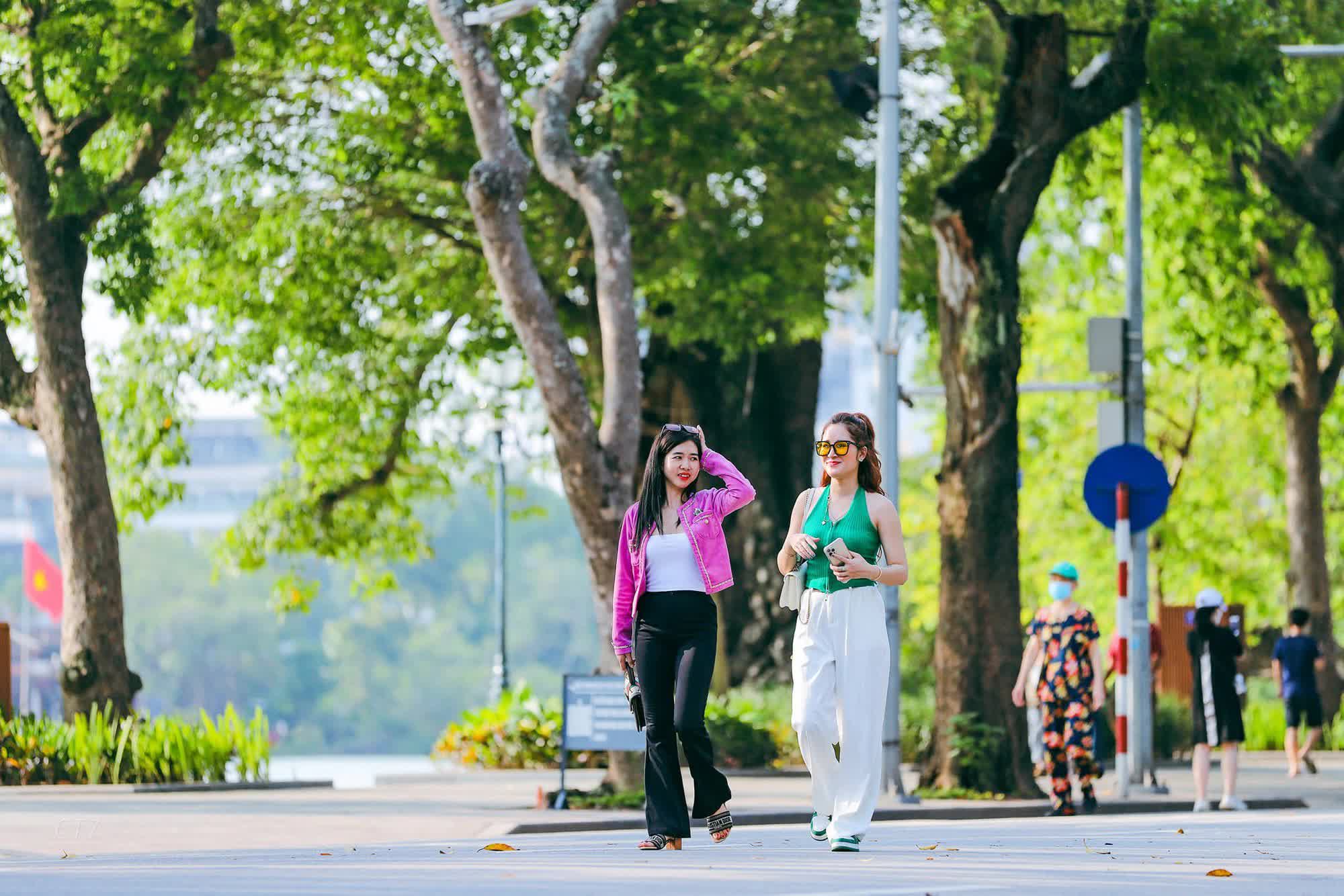 Miền Bắc giao mùa: Thời tiếtthay đổi liên tục, người dân &quot;đón&quot; 4 mùa trong 1 tuần  - Ảnh 4.